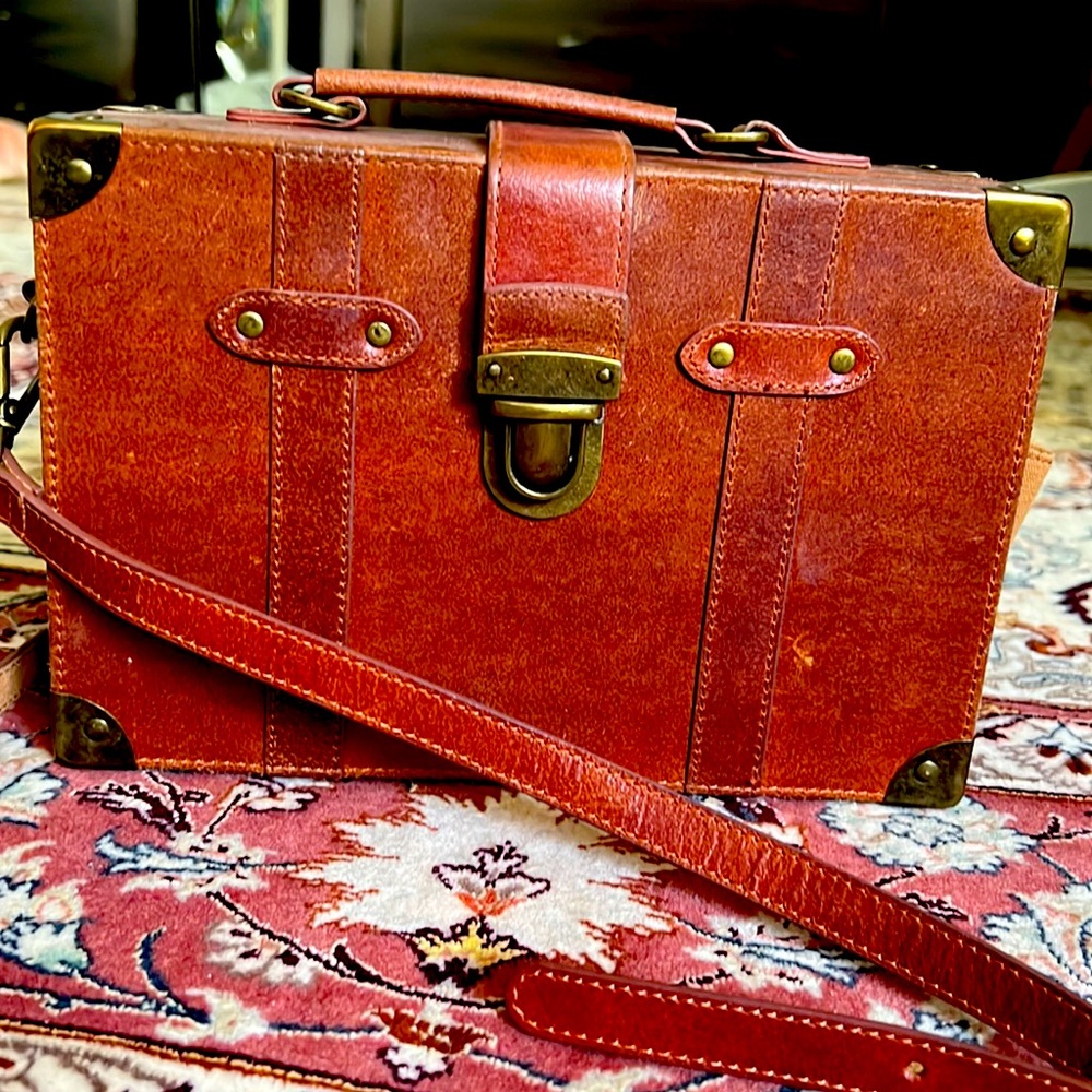 Most wanted USA Antique purse leather Square fancy classic chic Miami Florida